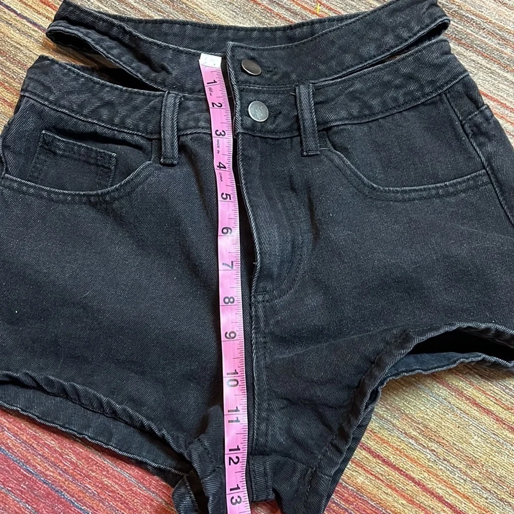 Le Lis Collection Black Denim Shorts - Picture 7 of 8